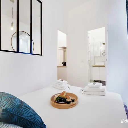 Apartment Chic In For Couple