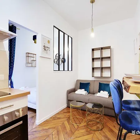 Apartment Chic In For Couple
